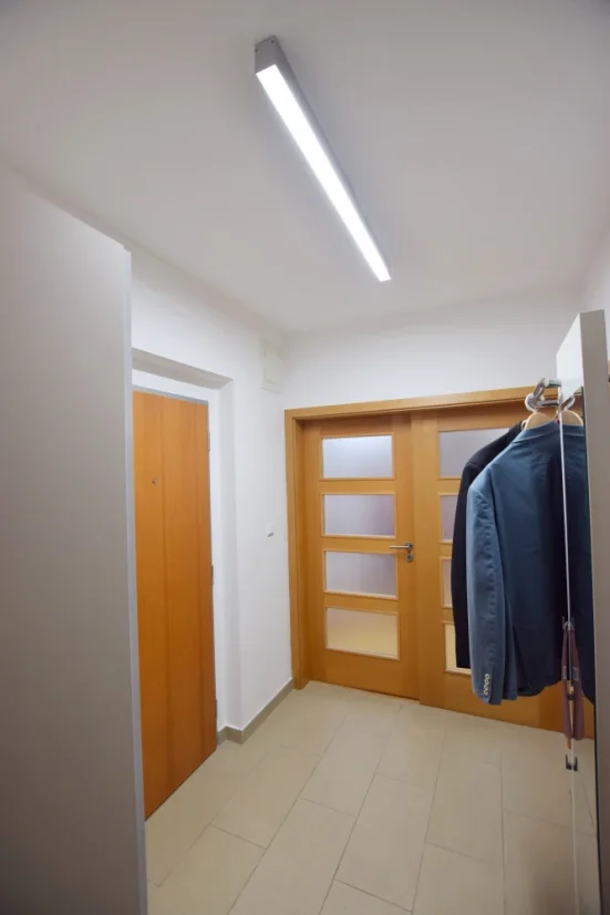 Stella Fix LED 117 cm 36 W stříbrná/elox ⇊